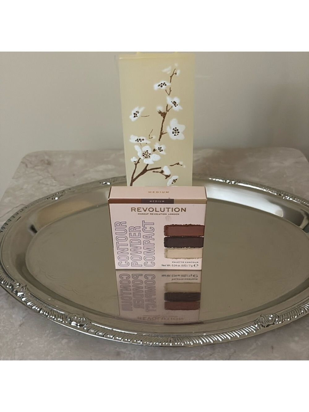 Revolution Contour Powder Compact in Medium NIB